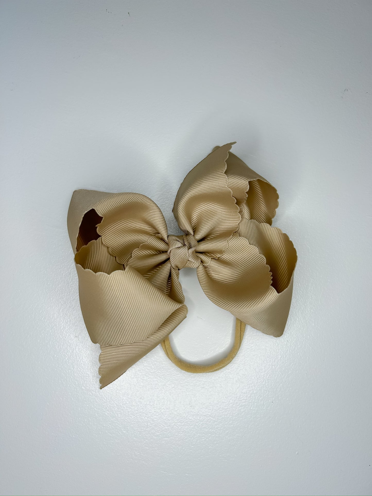 Scalloped Edge Bow with pantyhose Headband (5.5”)