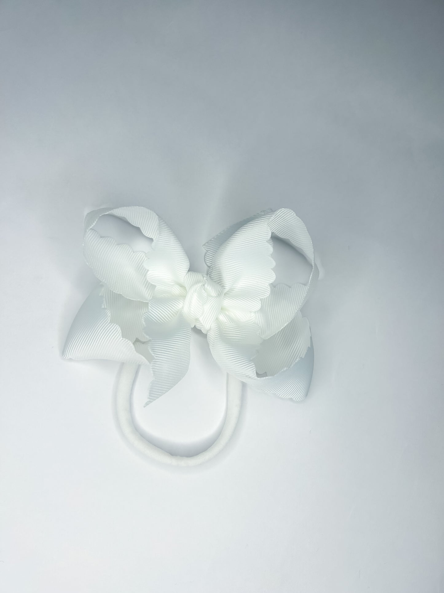4.5” Scalloped Edge Bow with Pantyhose Headband (White & Pink)