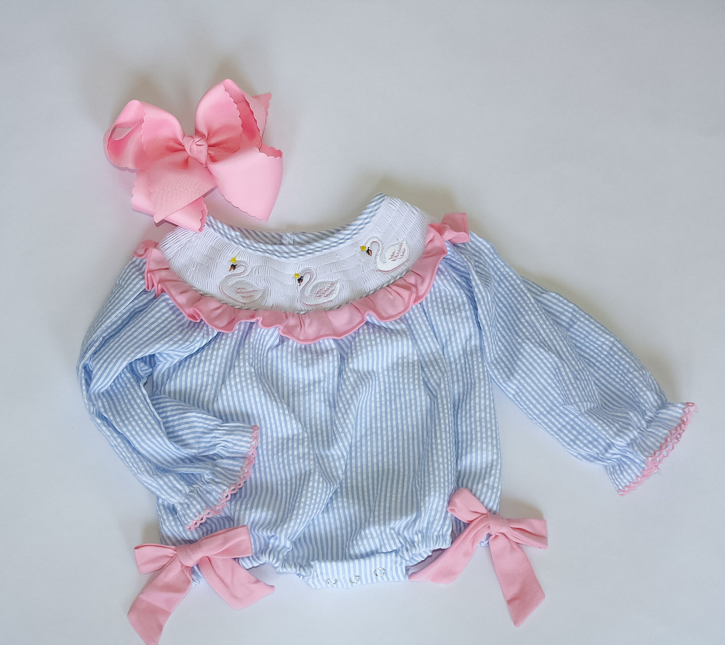 Smocked Swan Bubble