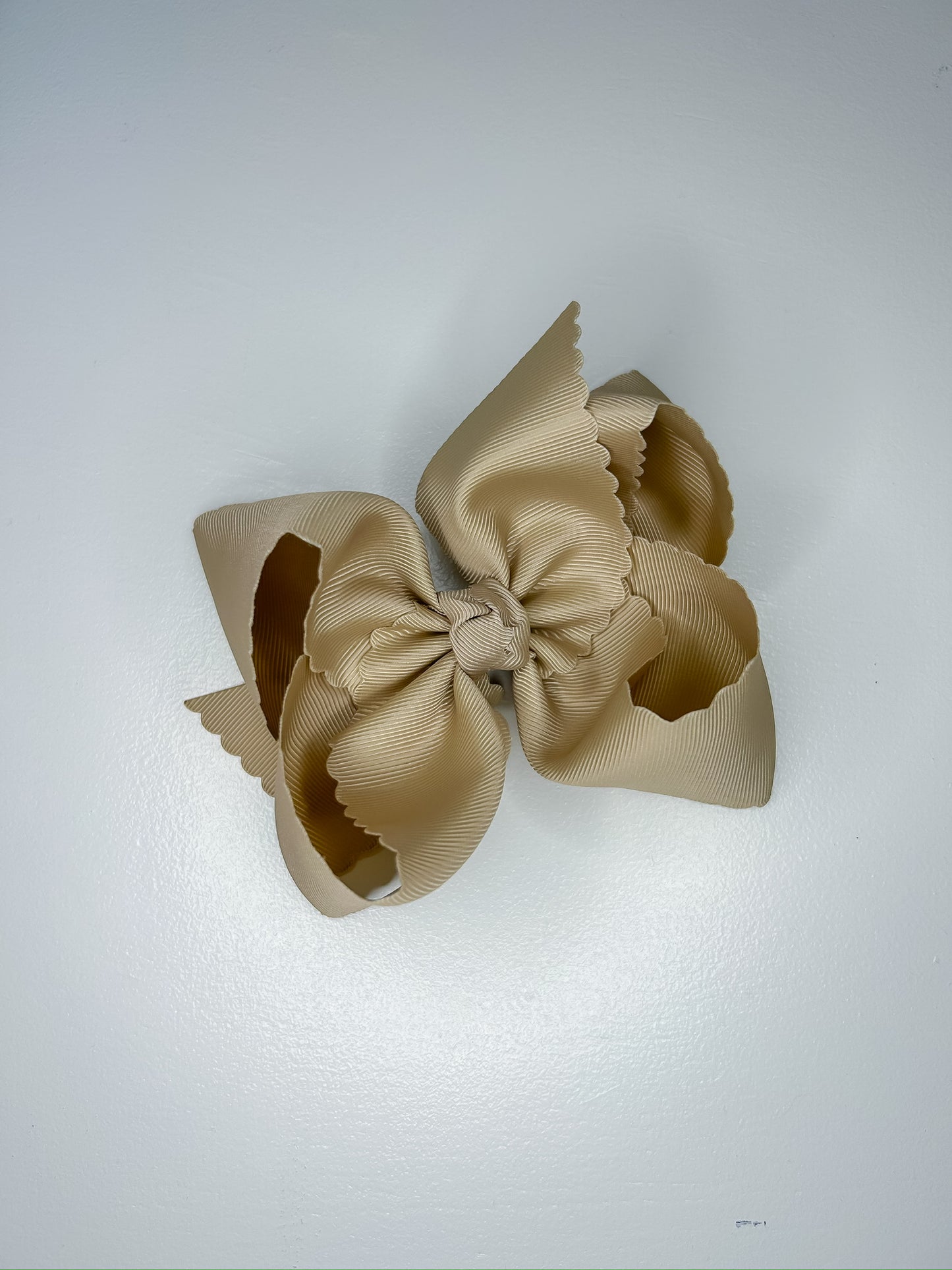 Scalloped Edge Bow 5.5”