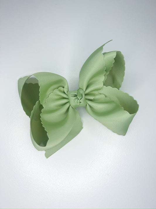 Scalloped Edge Bow on Clip (5.5”, Spring Moss)