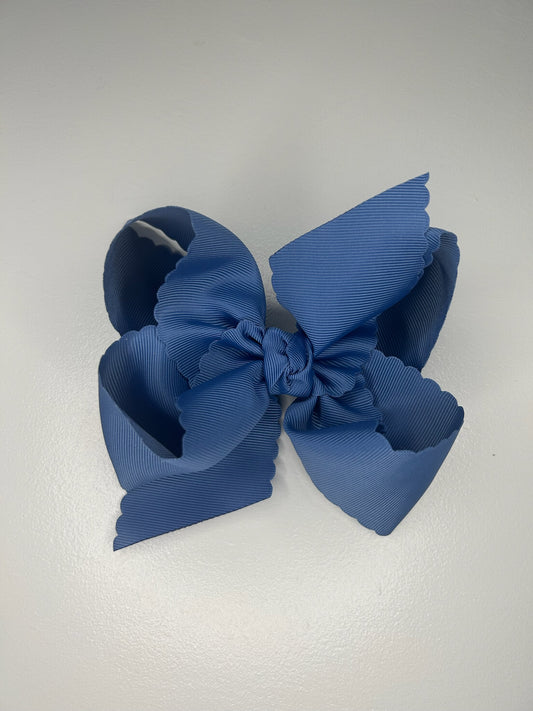 Scalloped Edge Bow (5.5”, Smoke Blue)